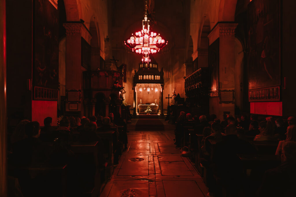 VAZMENO BDJENJE U KATEDRALI SV. LOVRE: PUT IZ TAME U SVJETLO